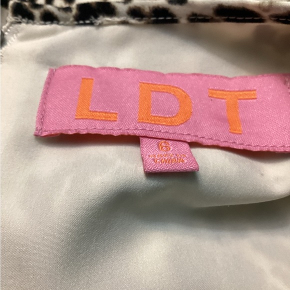 💥PRICE DROP💥 Elizabeth Animal Print Long Blouson Sleeve Shift Mini Dress. - Picture 6 of 7